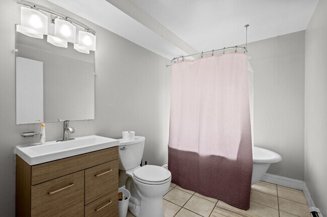 Building Photo - Gorgeous Three Bedroom home  in Sunnyside!