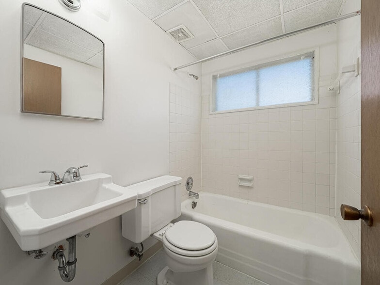 Building Photo - 4965 3rd St NE