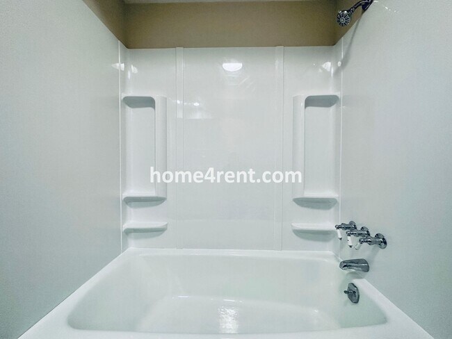 Building Photo - Cozy Ranch Home in Shawnee w/ Plenty of Natural Light, Wood Floors Throughout and an Updated Kitc...