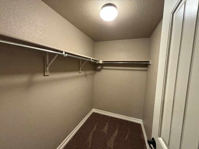 Building Photo - Stunning 5 Bedroom 3 Bathroom Home in Johnstown with Finished Basement!