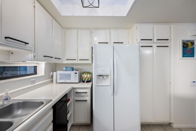 Building Photo - 255 S Avenida Caballeros