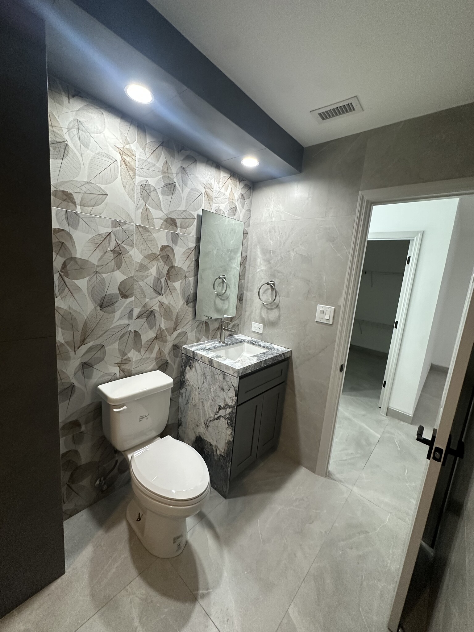 Master Bath - 3014 W Arch St