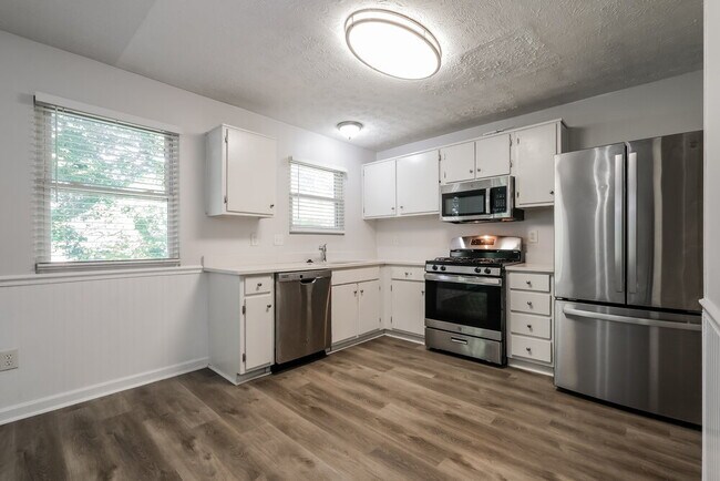 Building Photo - 895 Highland Terrace NE