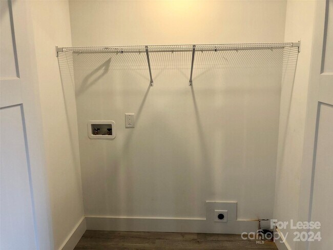 Building Photo - 413 2nd St Pl SE