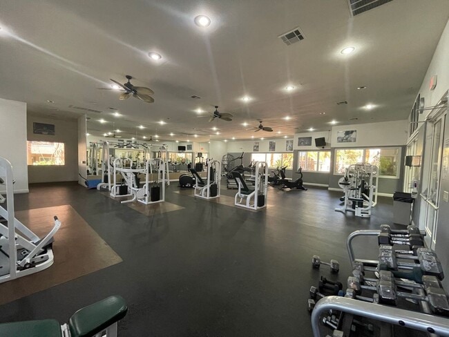 Building Photo - First Floor Condo Unit in Gated Community!