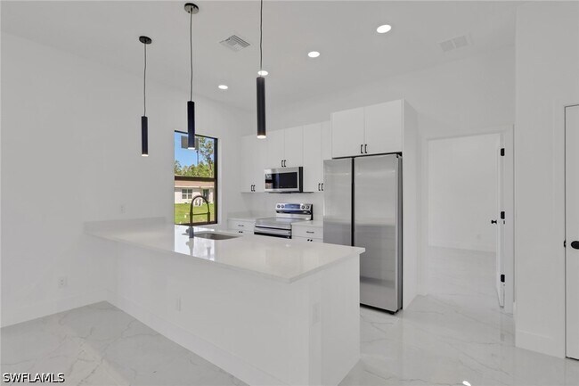 Building Photo - 3315 Sunshine Blvd N