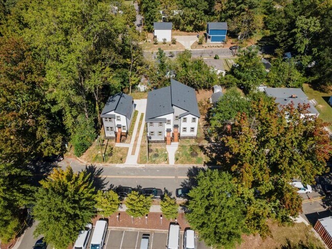 Building Photo - 803 Dupree St