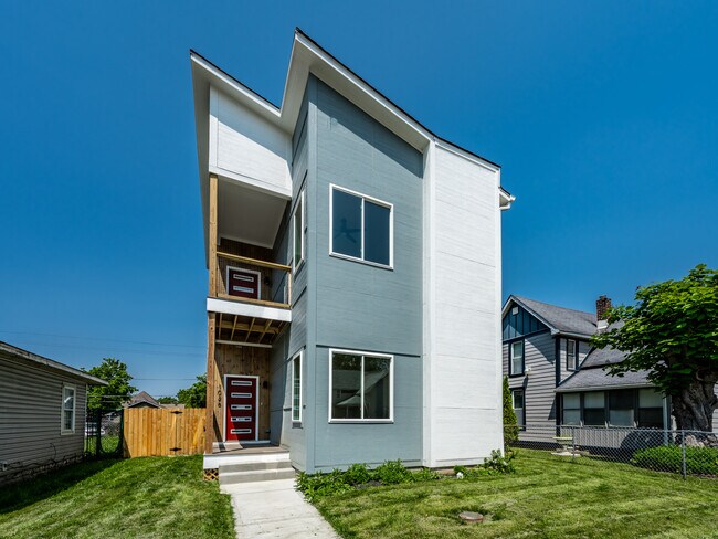 Primary Photo - 1026 St Peter St