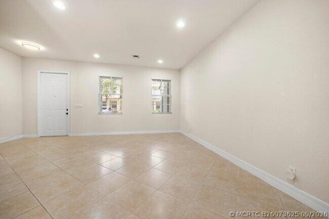 Building Photo - 948 NW 18th Ave