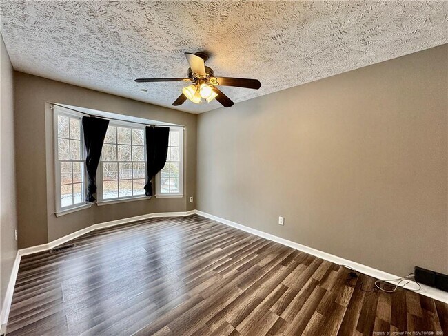 Building Photo - 271 Stone Cross Dr