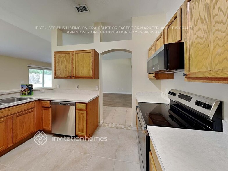 Building Photo - 370 Pine Springs Dr