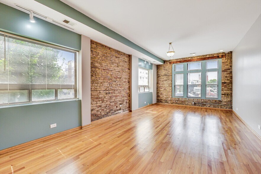 Primary Photo - 1769 N Clybourn Ave