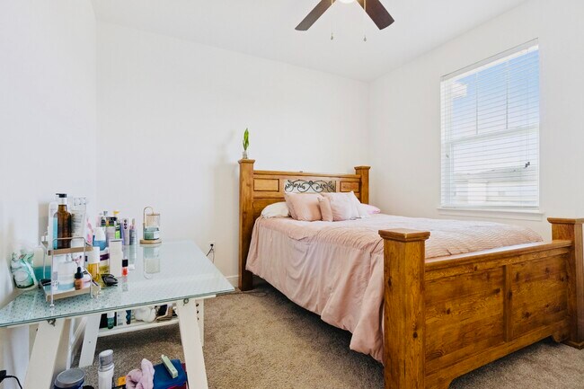 Building Photo - 4847 Cross Pr Pkwy