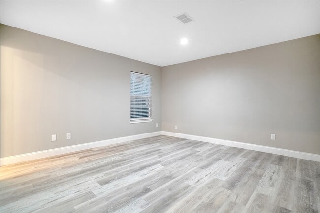 Building Photo - 1314 E Red Cedar Cir