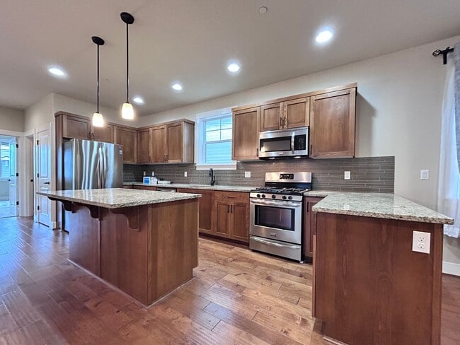 Building Photo - Incredibly Large 4 Bed 2.5 Bath Charmer!