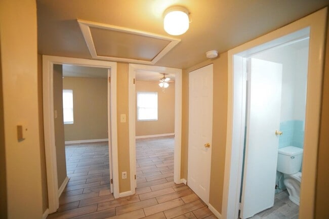 Building Photo - 926 Apache St