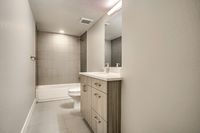 Building Photo - 3 bedroom / 3.5 bath Townhome + 2 Large Flex Spaces & Spacious Roof Top Deck!