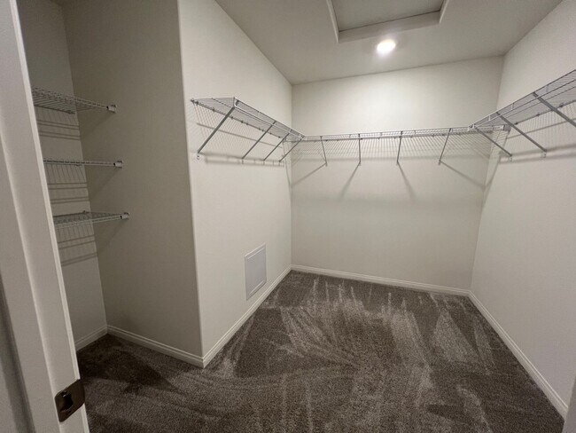 Building Photo - 3 Bedroom Plus Bonus Room Single Family Ho...