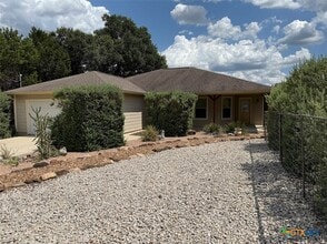 Building Photo - 1608 Lakeview Dr