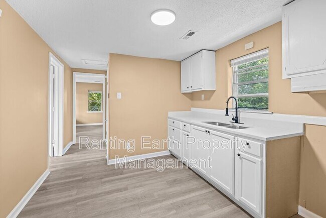 Building Photo - 1504 35th Street Ensley