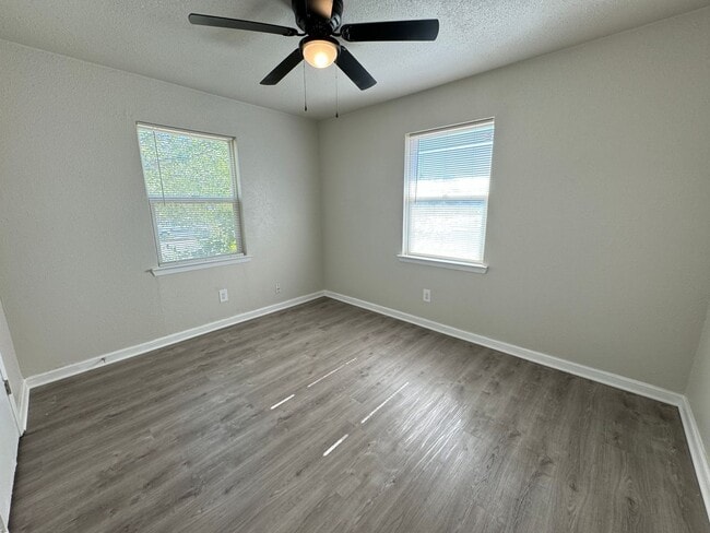 Building Photo - 1001 Ronstan Dr