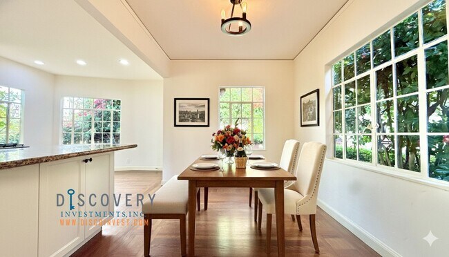 Building Photo - Oakmore 3+ Bedroom Spanish Mediterranean Home