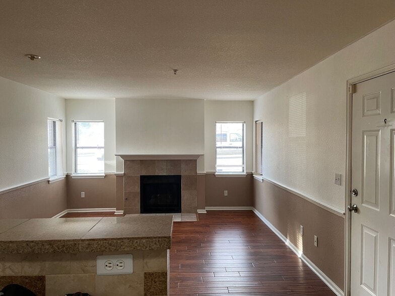 Building Photo - 8740 Corona St