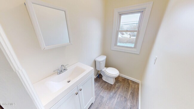 Building Photo - 18 Whitney Rd