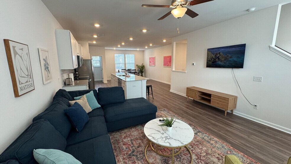 Building Photo - 153 Roxanne Dr