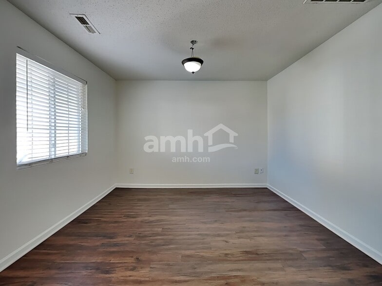 Building Photo - 1066 Bridgend Dr