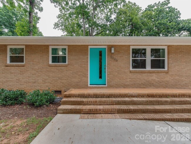 Building Photo - 5646 Oak Dr