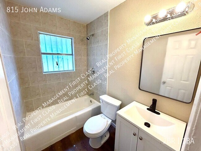 Building Photo - 815 John Adams Dr