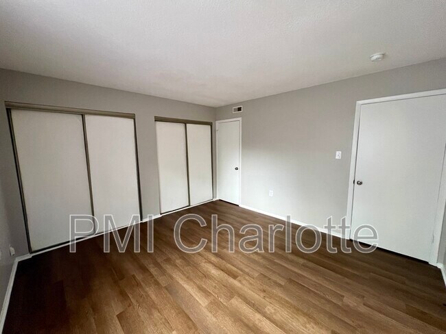 Building Photo - 5016 Sardis Rd