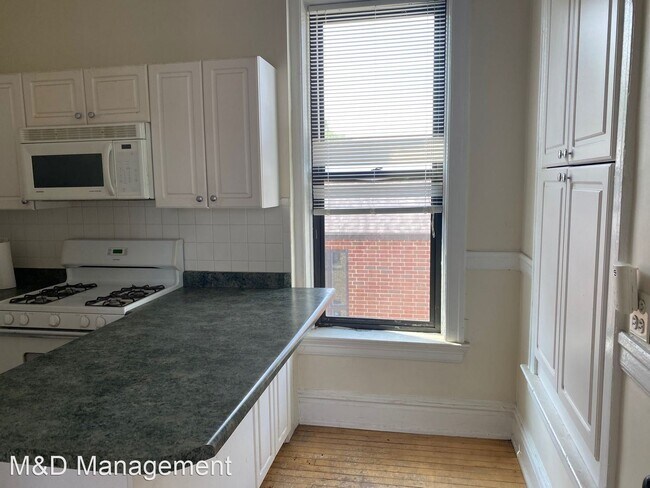 Building Photo - 3740 N Hermitage Ave