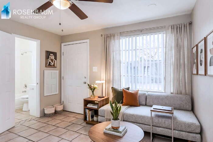 Building Photo - 302 W Flores St