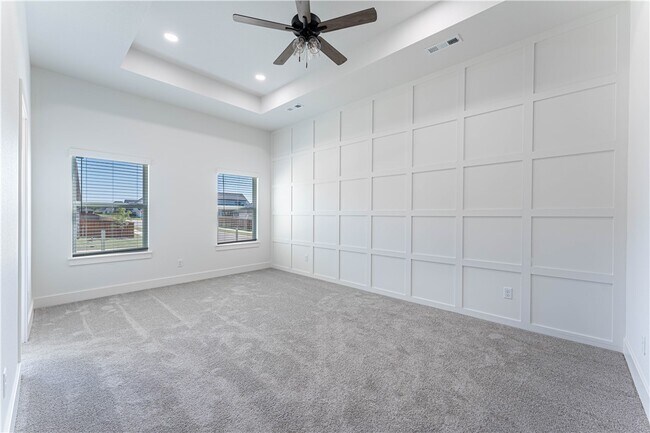 Building Photo - 6306 SW Luna Ln