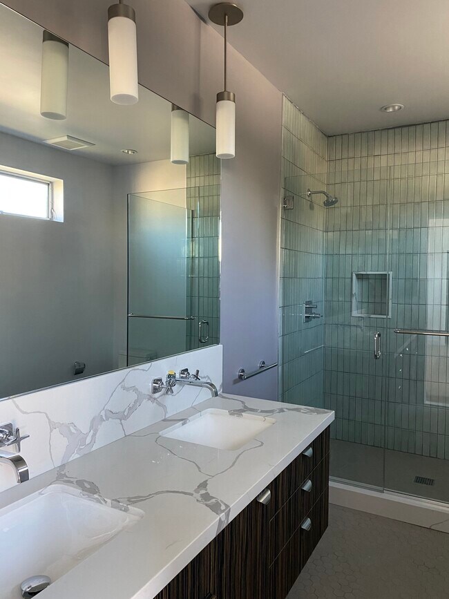 Master bath - 1854 Stoner Ave