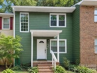 Building Photo - 902 Creekside Dr