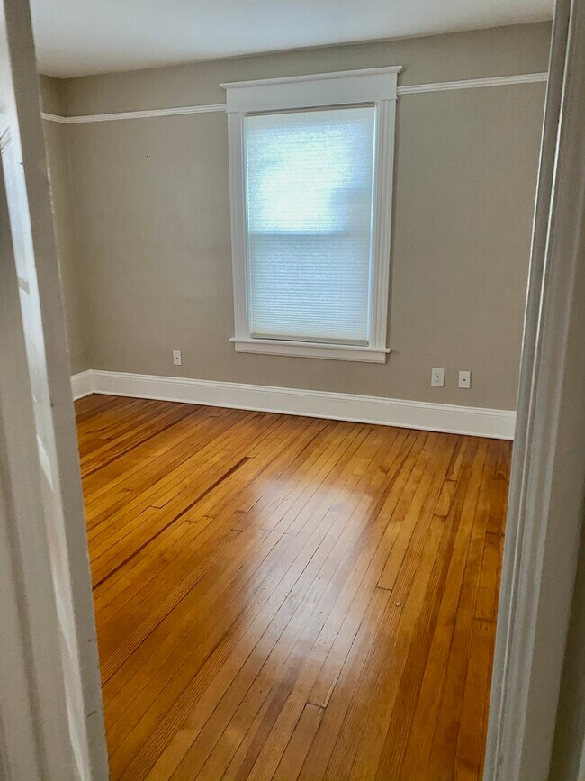 Bedroom with hardwood floors - 209 N Brandywine Ave