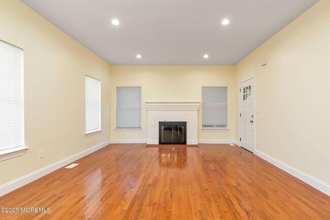 Building Photo - 1222 7th Ave