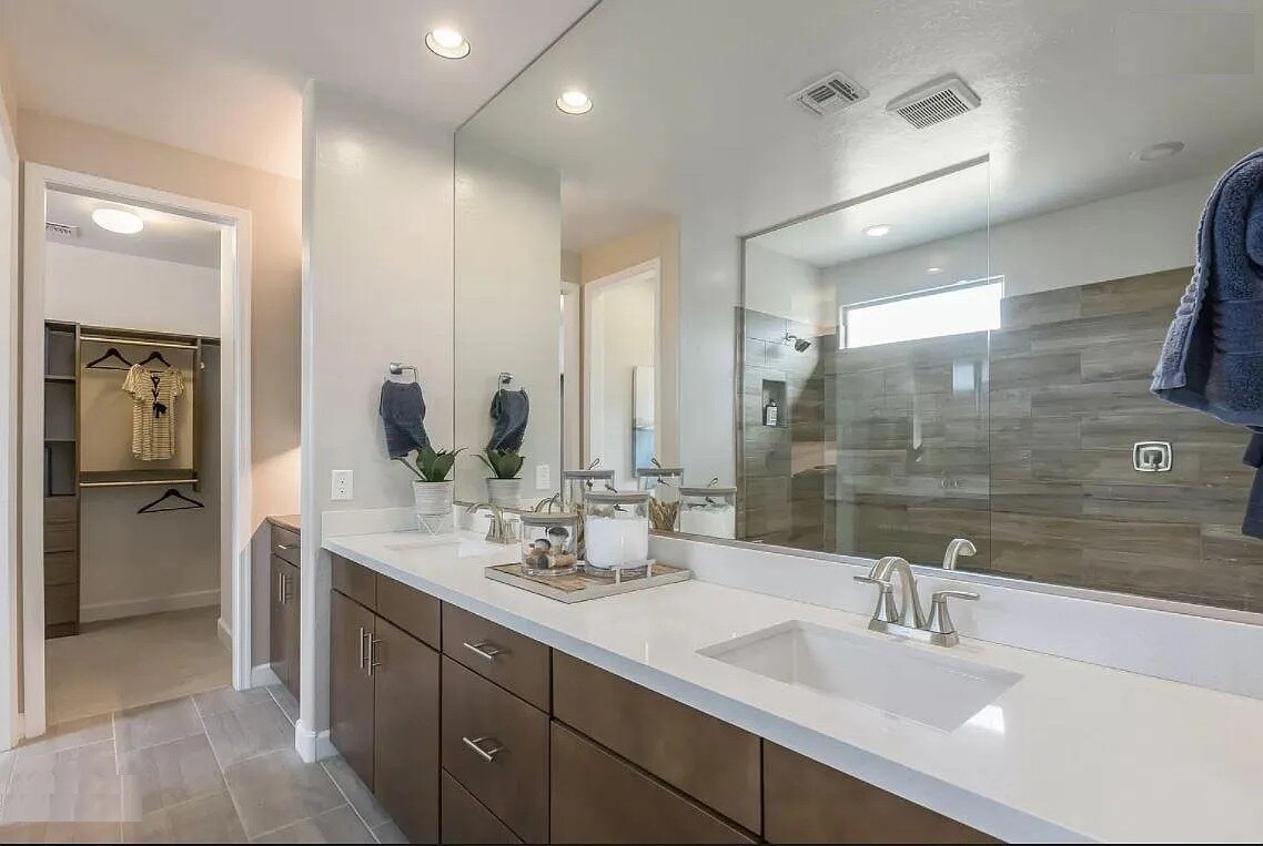 Building Photo - 1154 S Tumbleweed Ln