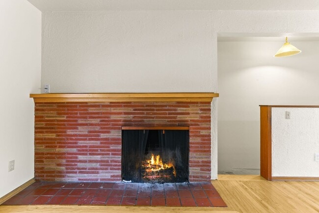 Building Photo - 9877 SE 33rd Ave