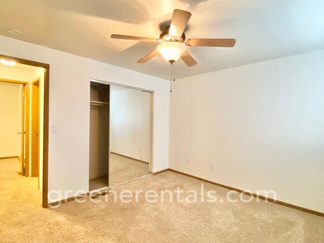 Building Photo - Quaint 2BR 1.5BA Condo in the Vineyards