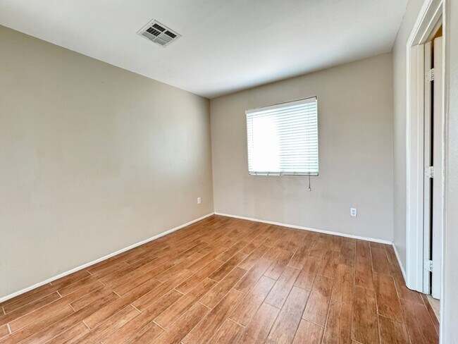 Building Photo - 3640 E Carisbrook Dr