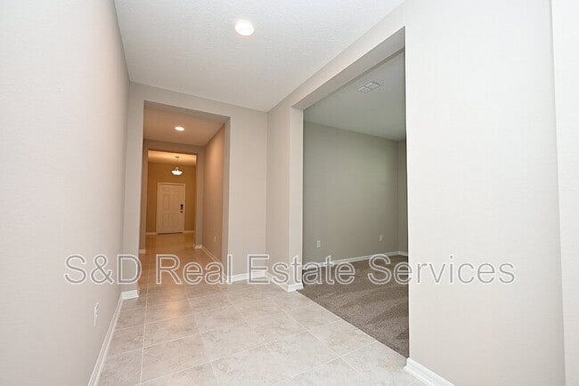 Building Photo - 5507 Freesia Dr