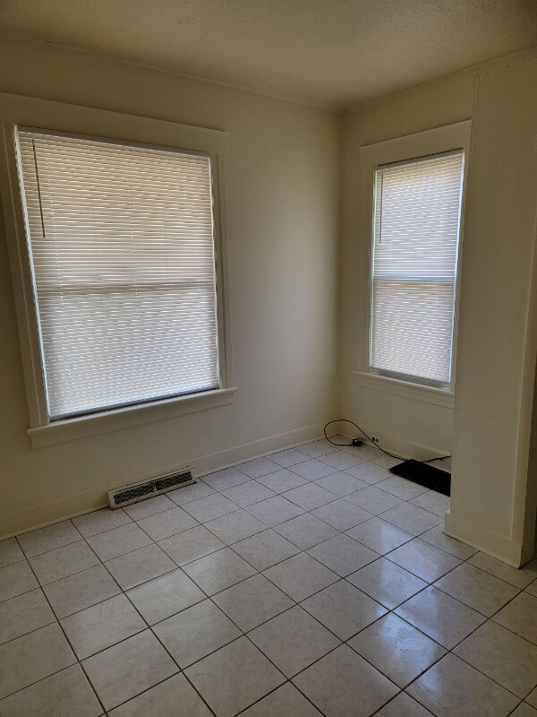 Building Photo - 427 New Brunswick Ave