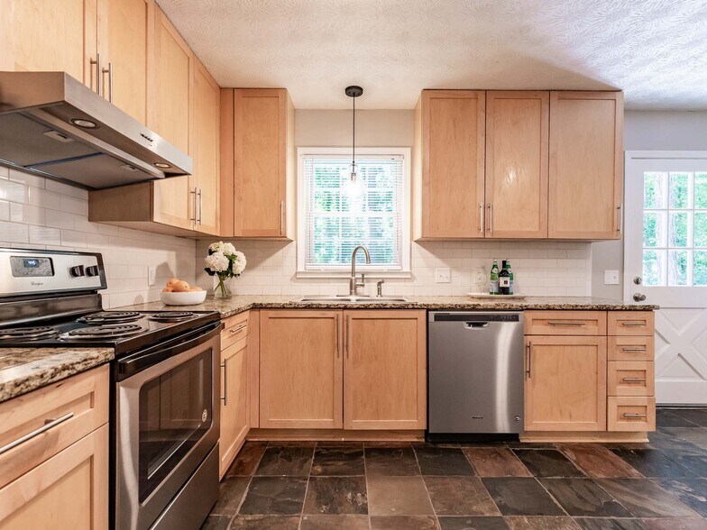 Building Photo - 4133 Thornwall Dr