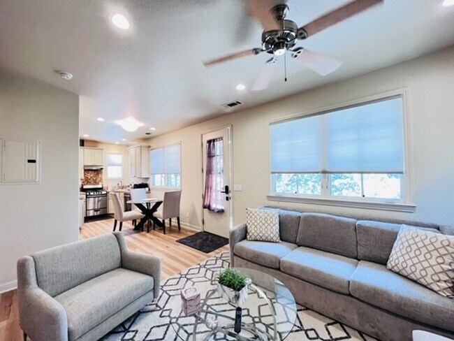 Building Photo - FURNISHED!!! Charming 2BD/1BA Single-Story...