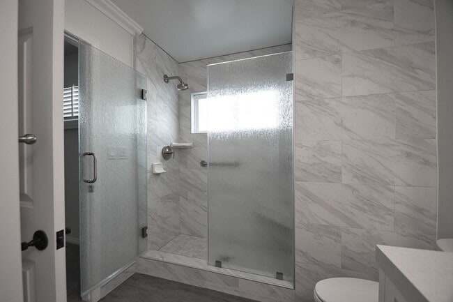 Building Photo - 4 Bed 2.5 Bath Home in Hermosa Beach For L...
