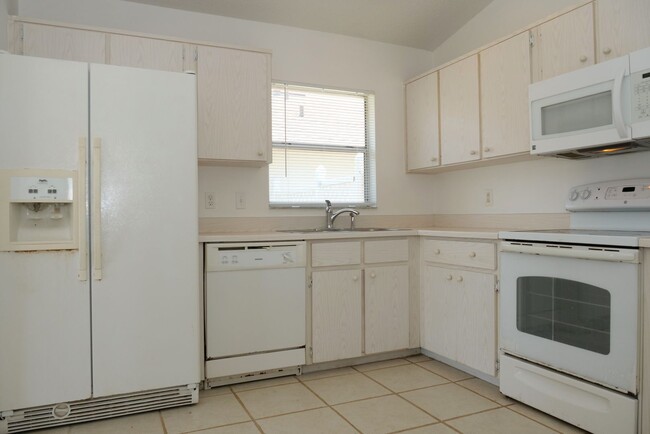 Building Photo - 2/2 Home For Rent in Kissimmee
